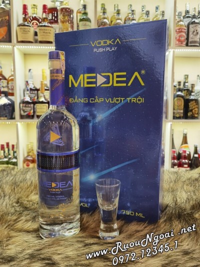 Rượu Vodka Medea Hộp Quà